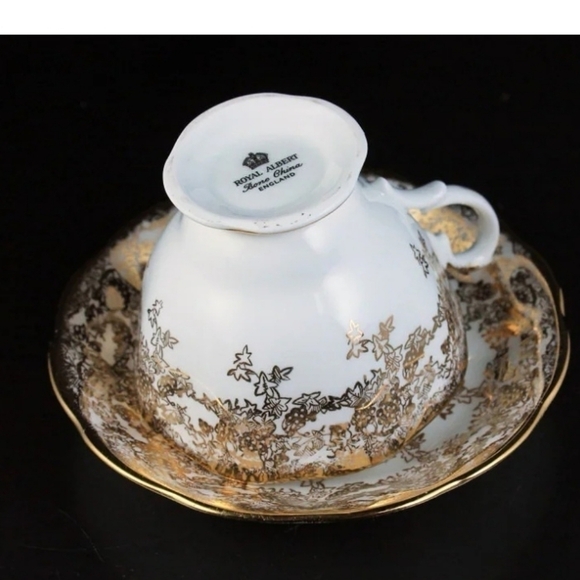 VINTAGE 4 piecea total Albert footed teacup grapevine pattern 22k gold gilt - Picture 4 of 10